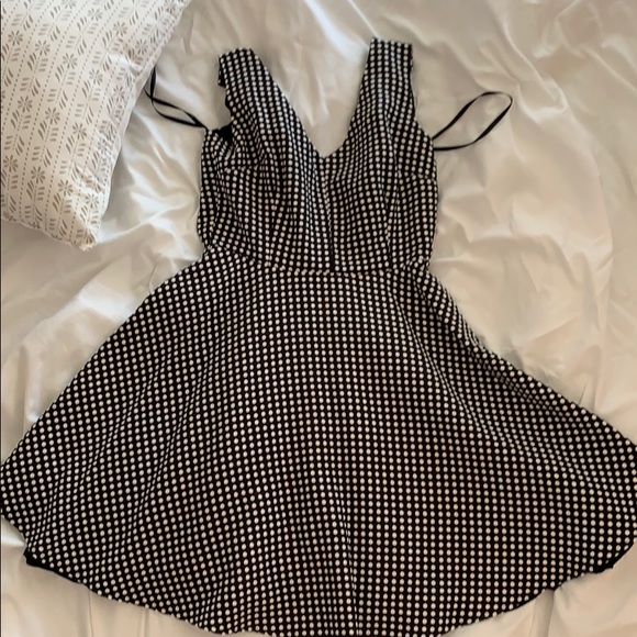 Black and whit dots dress - Picture 3 of 8